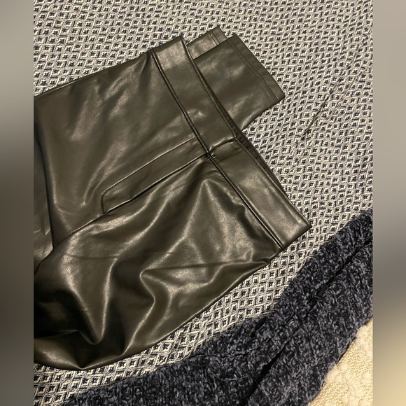 Faux Leather Legging Babaton - Picture 4 of 7